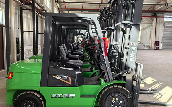 叉车操作安全规范：避免事故的10个实用建议