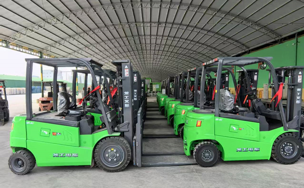 工业搬运的革新之作：龙工叉车技术实践与价值解析