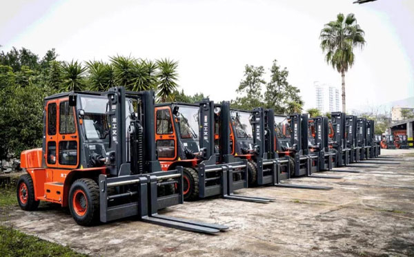 嘉峪关现代物流与仓储作业中的核心装备：叉车的技术演进与应用价值